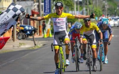 L’ÉQUIPE TCBY STRONGMAN COLDEPORTES AUSSI CÉLÉBRÉ À PUNTARENAS