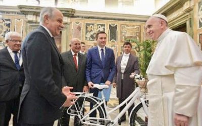 LE PAPE AUX CYCLISTES: LE SPORT COMME ÉCOLE DE LA VIE
