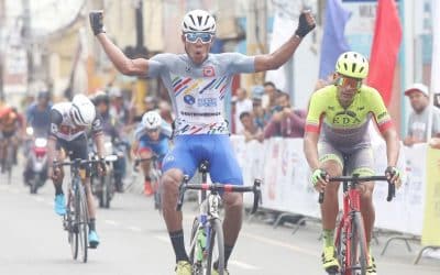 CRISTOPHER JURADO CONQUÊTE INDÉPENDANCE DU CYCLISTE DE RETOUR DU CINQUIÈME ÉTAGE