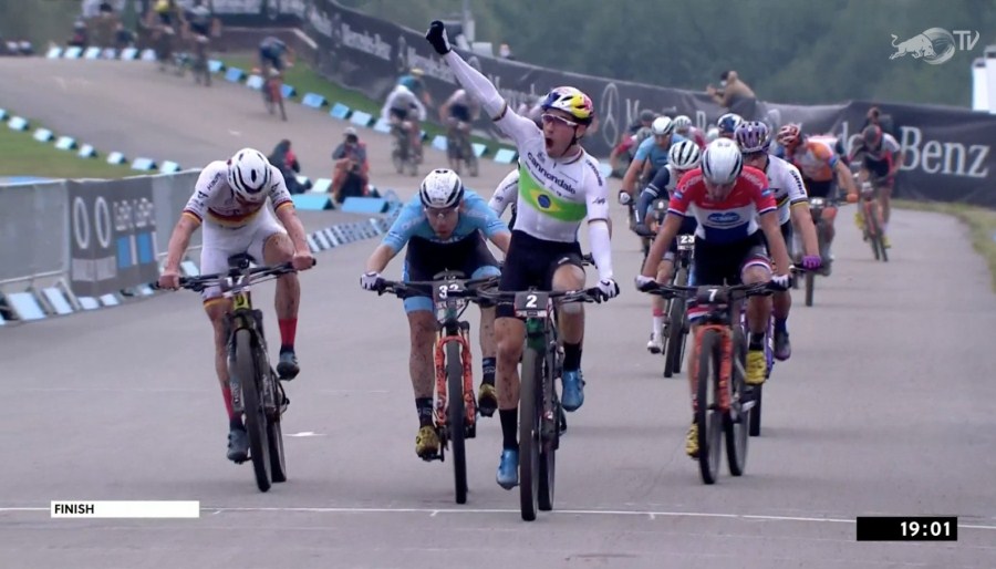 GRANDE VICTOIRE DU BRÉSILIEN ENRIQUE AVANCINI EN COUPE DU MONDE MTB