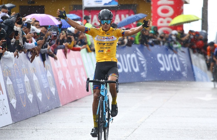 VUELTA A COLOMBIA MINDEPORTES: NELSON SOTO TRIUNFA BAJO LA LLUVIA EN GUASCA