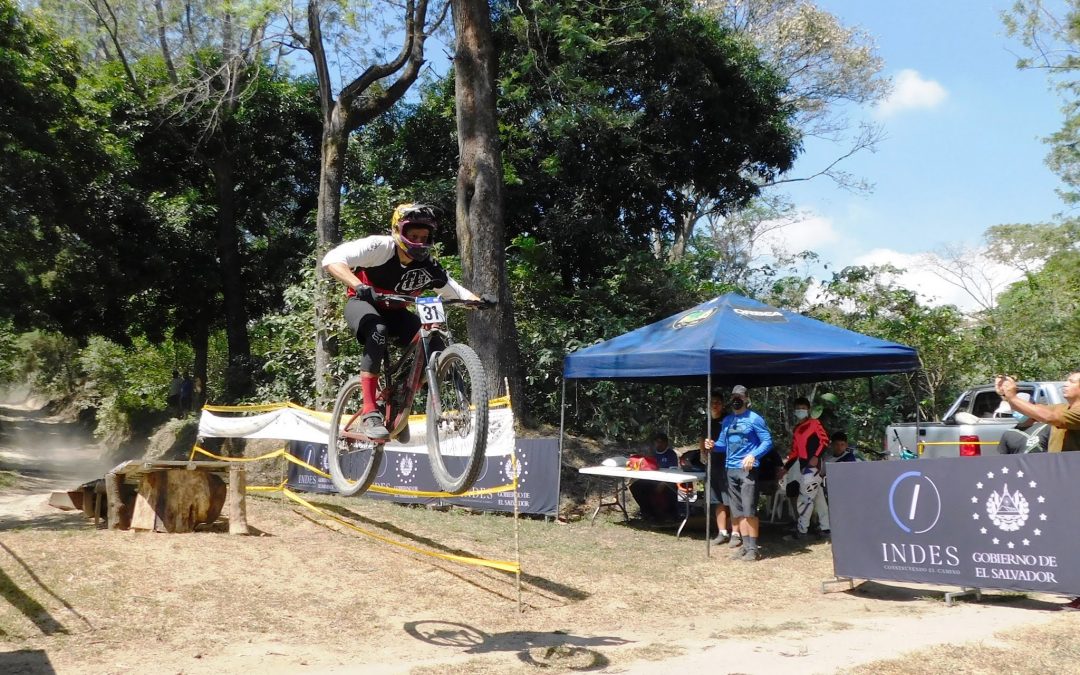 EL SALVADOR: FINALIZA CON ÉXITO CAMPEONATO NACIONAL DE DESCENSO