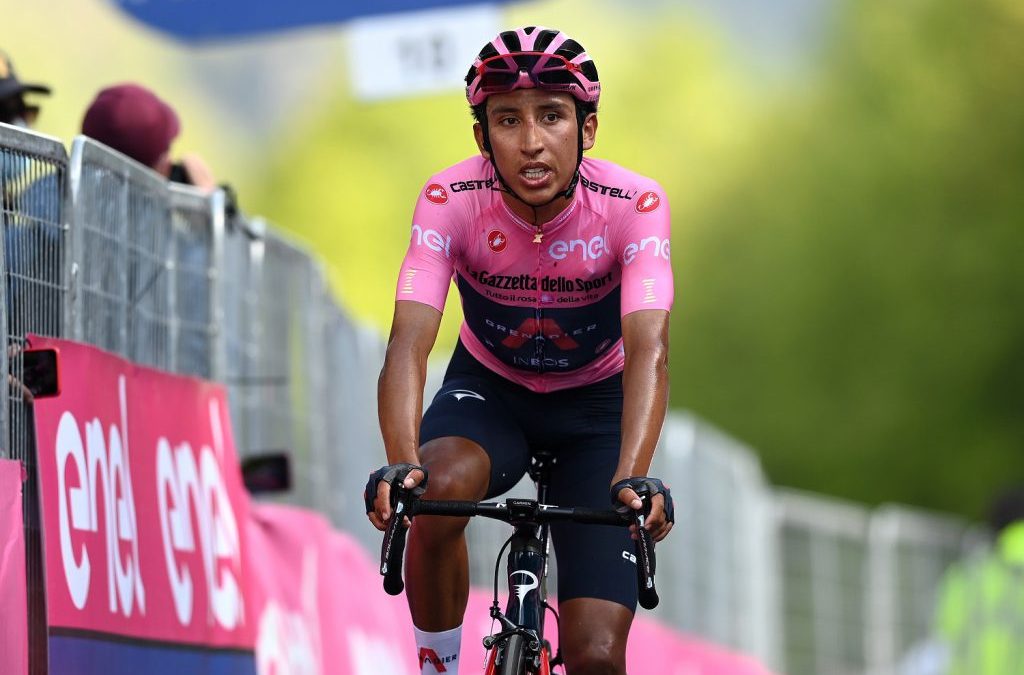 Egan Bernal makes brilliant defense of the pink jersey at Giro d’Italia