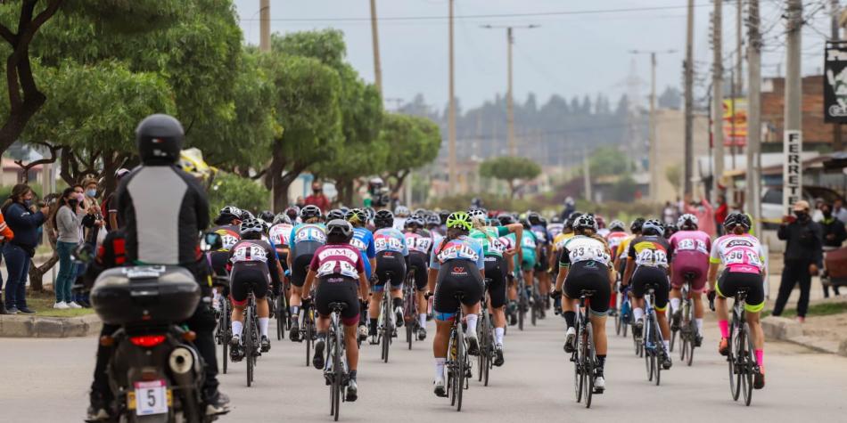 La Vuelta a Colombia femenina: 170 ciclistas por una corona