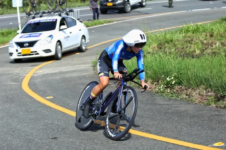 Lina Hernández and Víctor Ocampo, champions of the time trial in Buga