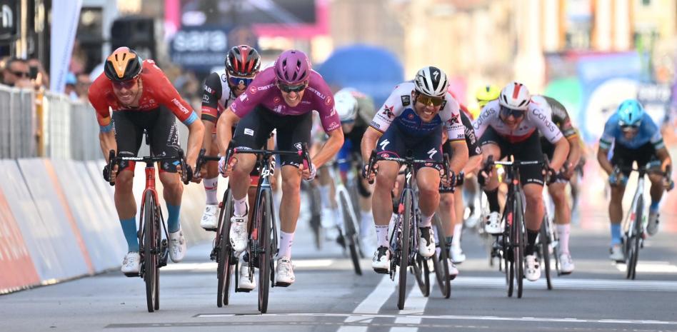 Carapaz se mantiene segundo tras la etapa 13 del Giro de Italia