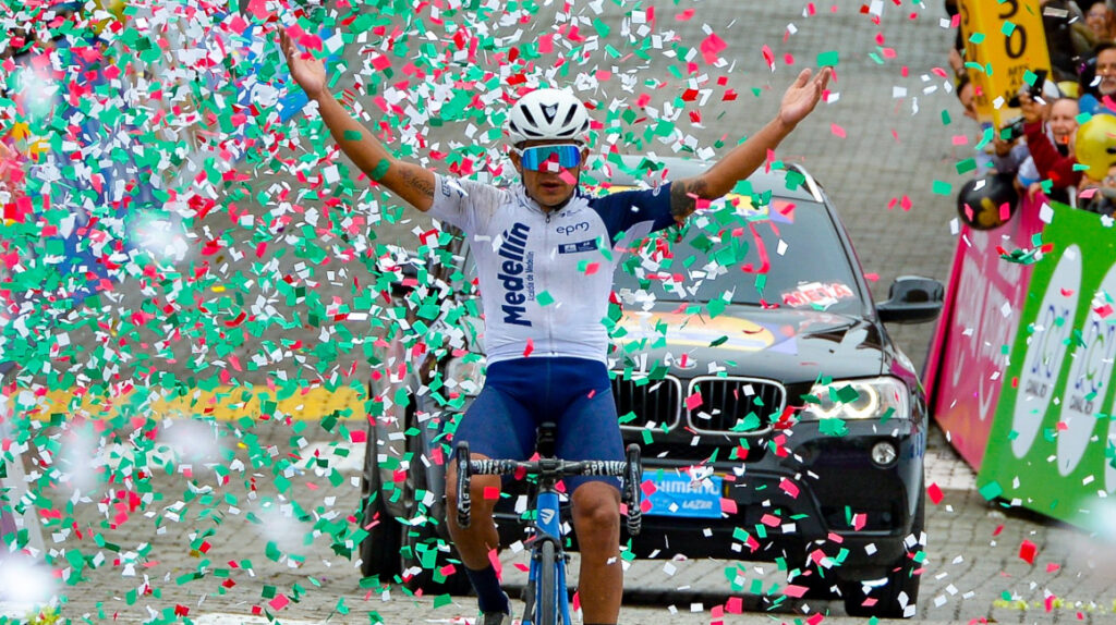 Otro día loco en la Vuelta a Colombia: Duarte gana y Rico es el nuevo líder