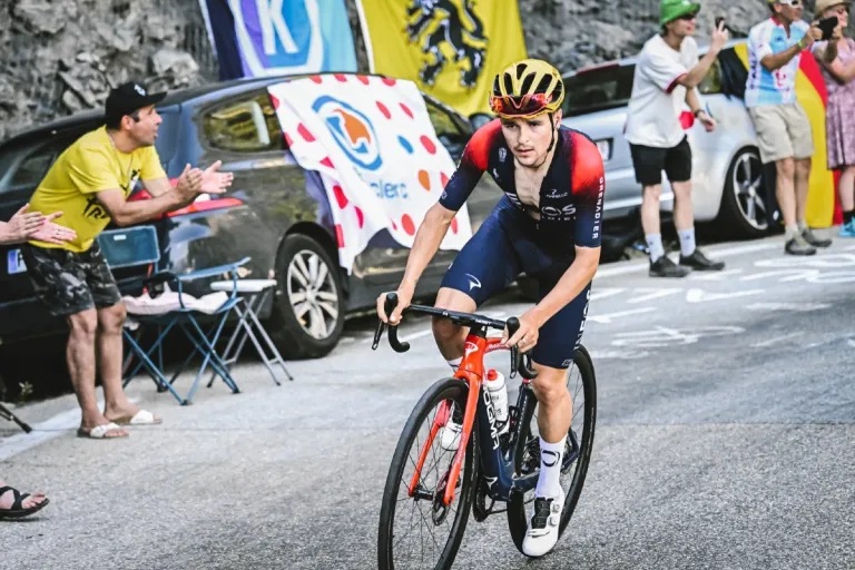 Pidcock ganó el mítico Alpe D´Huez; Nairo sigue en la pelea