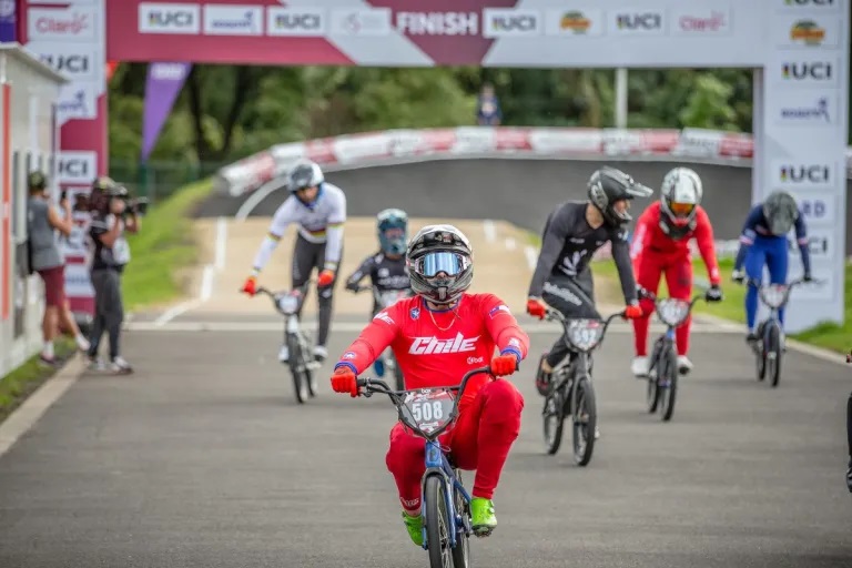 Estados Unidos y Chile ganan oros en la sexta fase de la Copa del Mundo de BMX en Bogotá