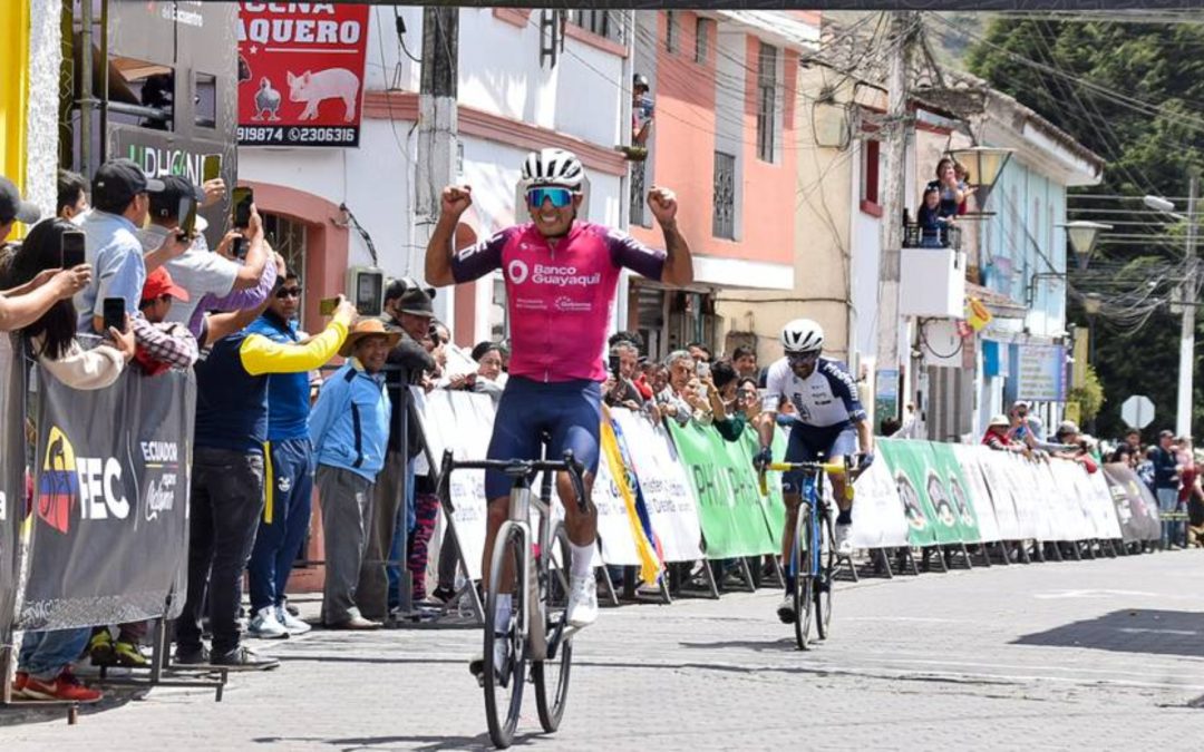 Chalapud se fugó, ganó y es el nuevo líder de la Vuelta a Ecuador