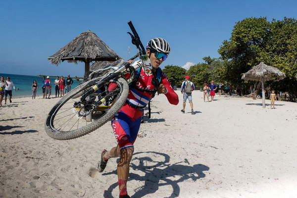 Cierra Challenger Escambray de Mountain Bike con triunfos de Brayan Mandín y Ludisnely Felita