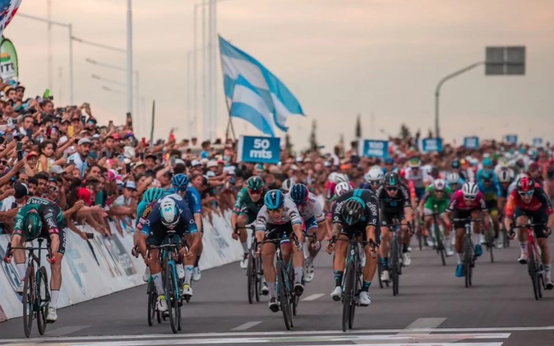 Sam Welsford penultimate winner in San Juan; Supermán López retains the lead, Egan Bernal retires