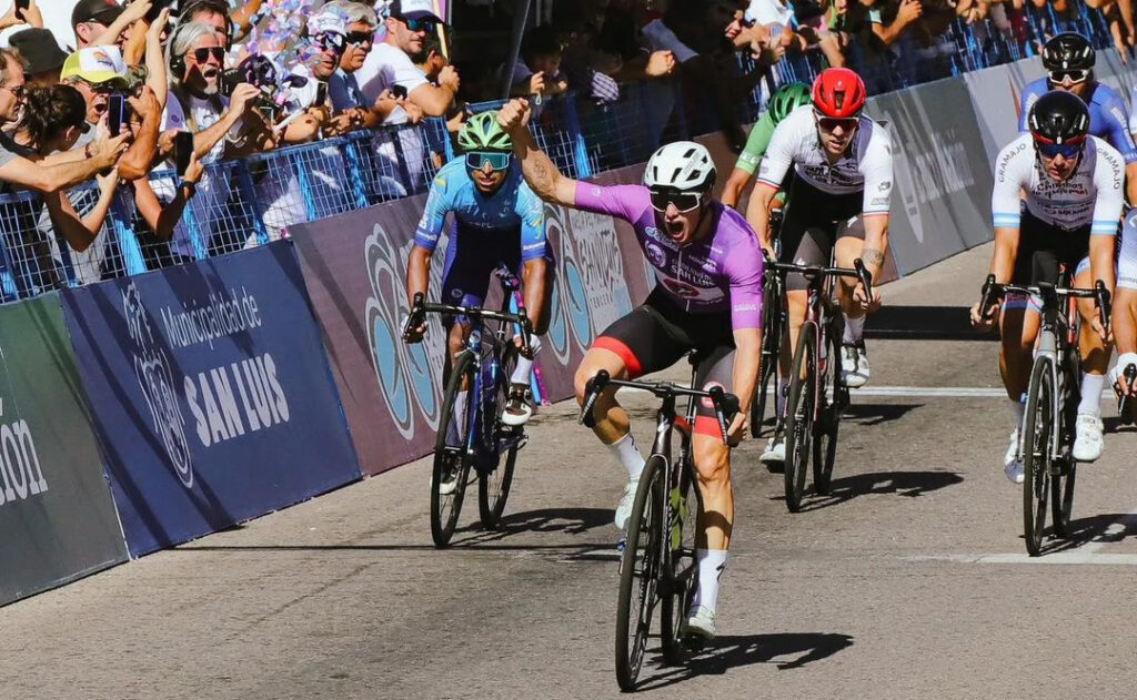 El chileno Martin Vidaurre ganó la Vuelta del Porvenir 2023