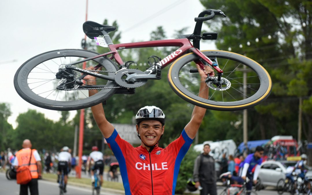 Chileno Héctor Quintana da la sorpresa en inicio de la Vuelta del Porvenir