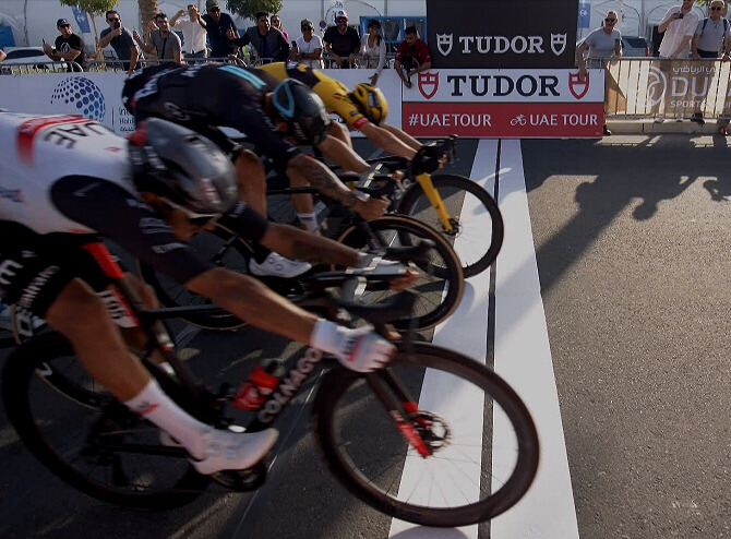 Sebastián Molano gana sprint de infarto en cuarta fecha del UAE Tour