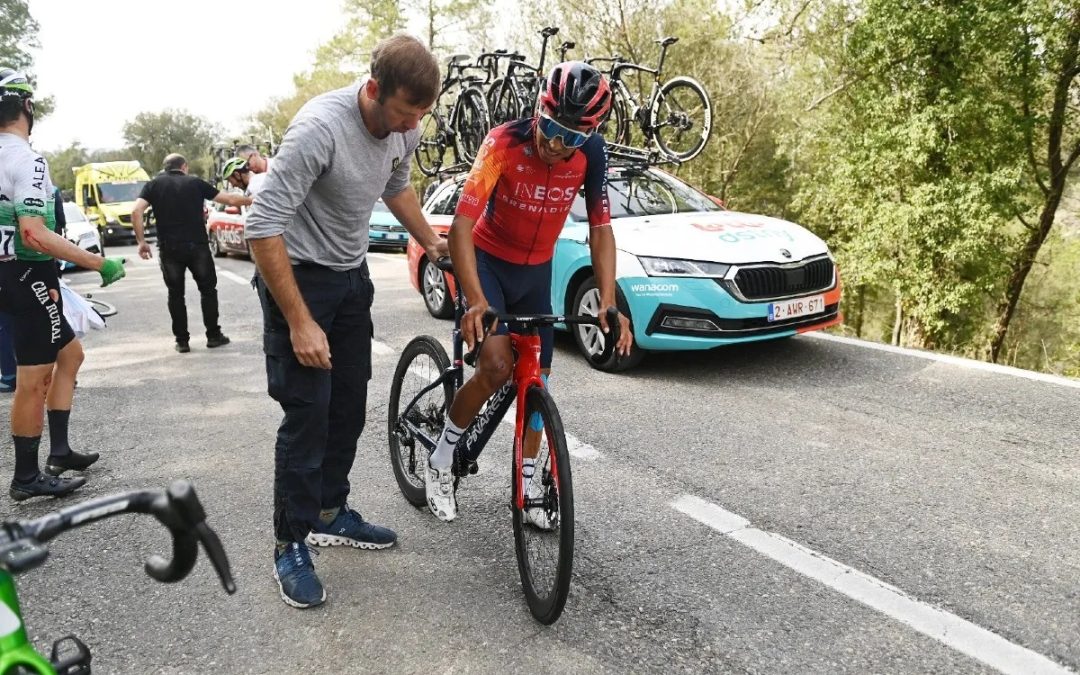 Egan Bernal se cae en la sexta etapa y no terminará la Volta a Catalunya