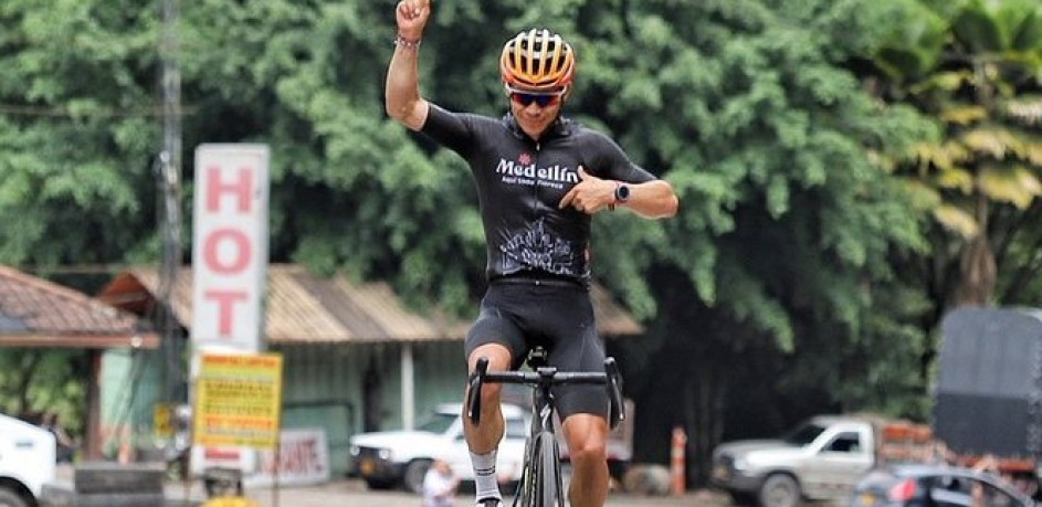 En la etapa reina de la Vuelta al Tolima repitieron sus triunfos Chacón y “Superman” López