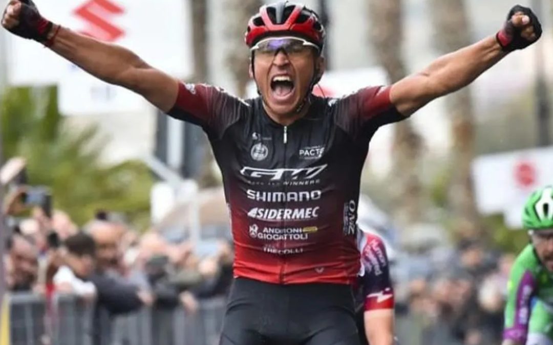 Jhonatan Restrepo suma 125 puntos UCI al ganar el Giro Reggio Calabria 2023