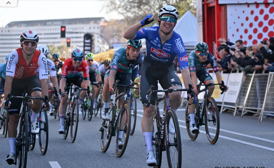 Kaden Groves with rain and all, won stage 5 of the Giro 2023
