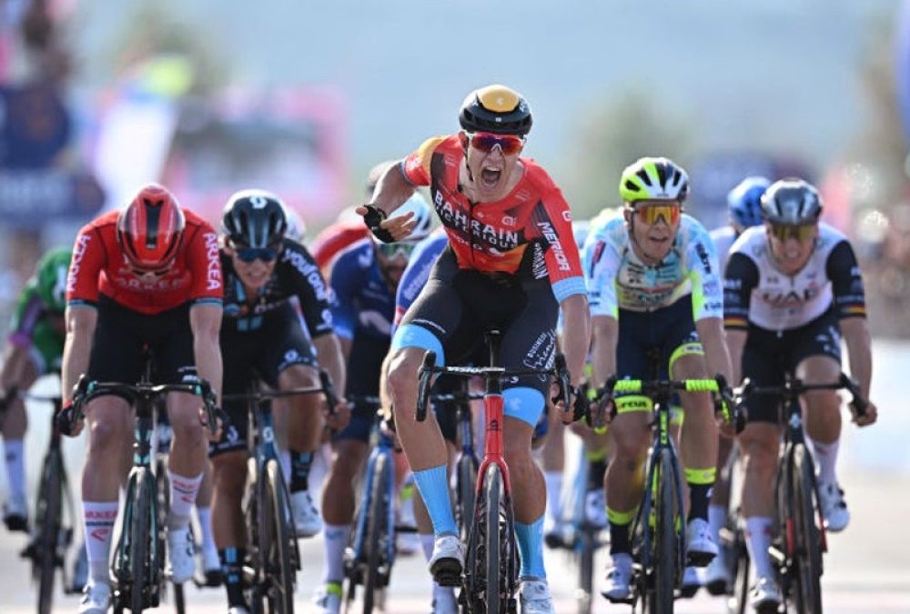 La fuerza de Jonathan Milan decidió la segunda etapa del Giro de Italia