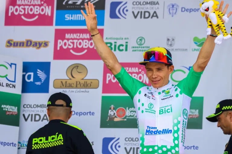 Miguel Ángel López redondea su faena espectacular en la Vuelta a Colombia y alcanza su sexta victoria