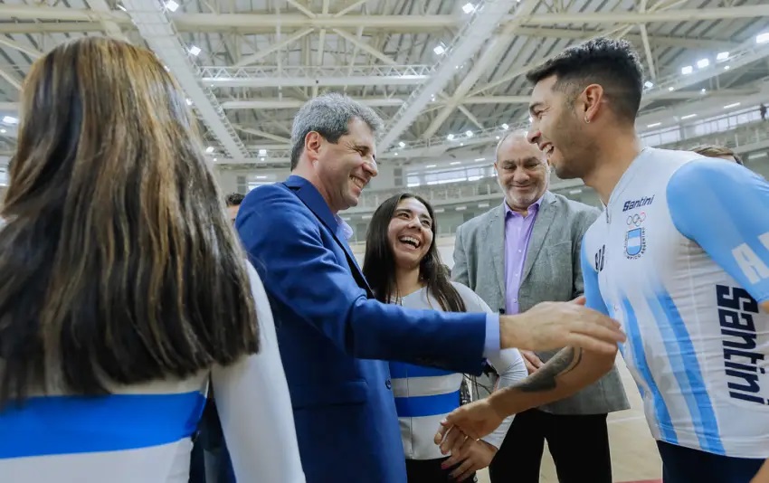 Governor Sergio Uñac toured the Vicente Chancay velodrome, venue of the Pan American Track