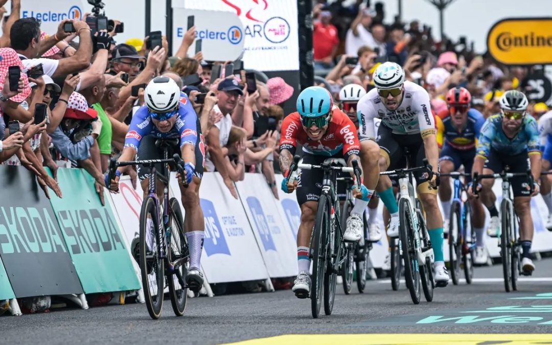 Jasper Philipsen, happy for the second day in a row at the Tour de France