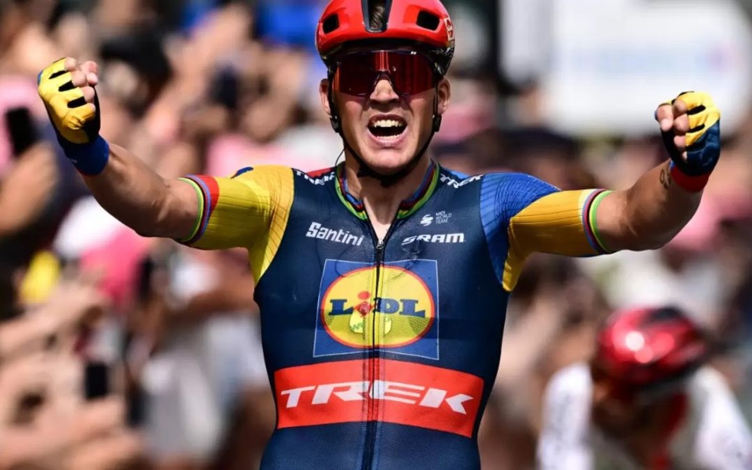 On the day of falls, Mads Pedersen celebrated first on the eighth day of the Tour