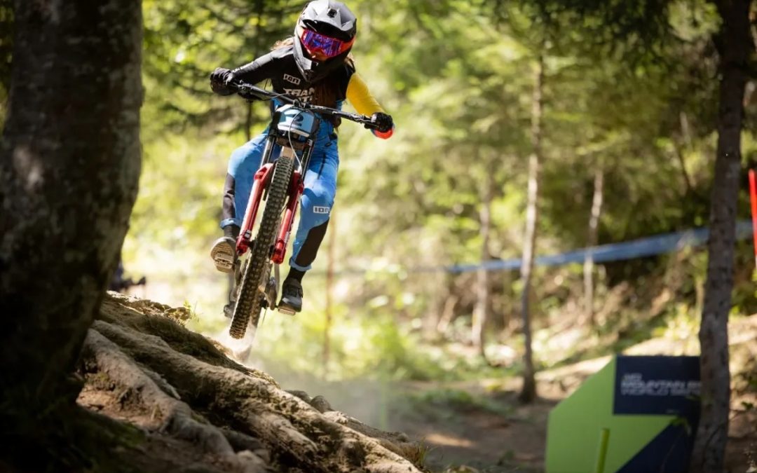 Valentina Roa se convierte en la primera latina en ganar una Copa Mundo de Downhill