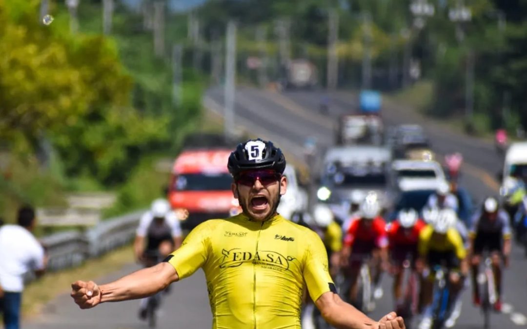 Néstor Rueda sorprende al líder y vence en la segunda etapa de la Vuelta a Nicaragua