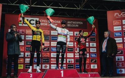 Mathieu van der Poel gana el duelo en Copa del Mundo CX de Antwerpen