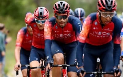 Presentan uniforme de Ineos Grenadiers con Egan Bernal al frente