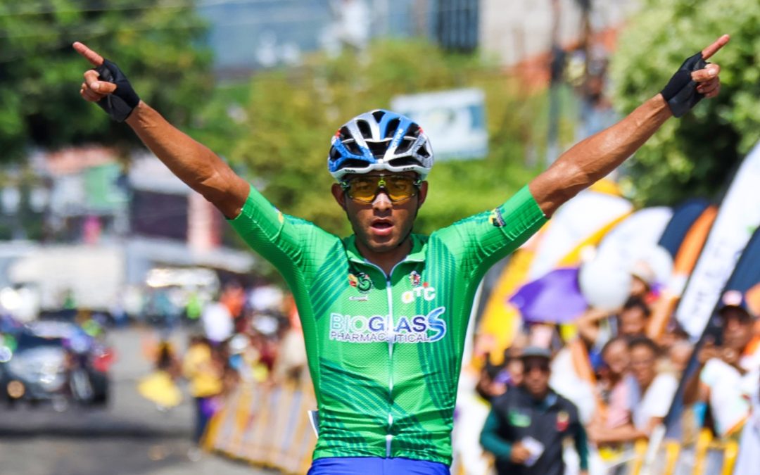 Heroica victoria de Fernando Briceño que lo pone líder de la Vuelta al Táchira