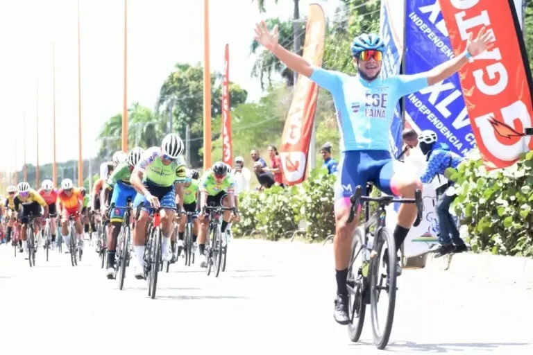 Angelvis Arroyo cerró con fuerza tercera etapa de la Vuelta Independencia