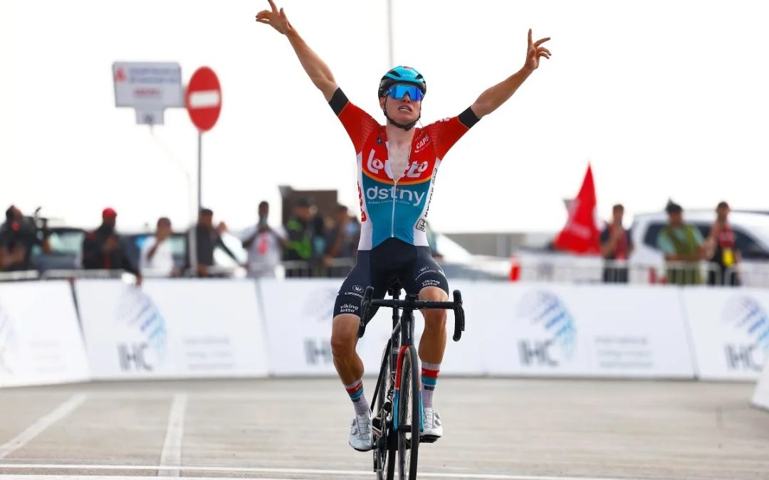 Surprise at the closing of the UAE Tour: Lennert Van Eetvelt is the winner!