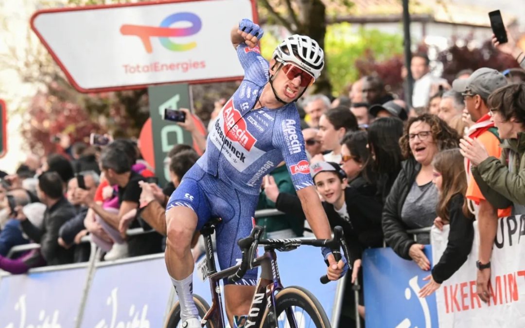 Tour of the Basque Country: Quinten Hermans dominates in an eventful third stage