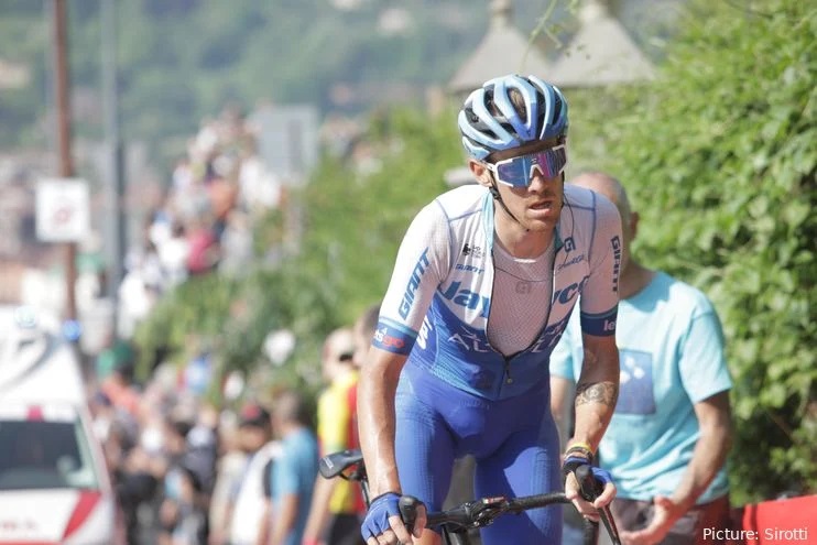 Alessandro De Marchi logra una brutal victoria en la segunda etapa del Tour de los Alpes