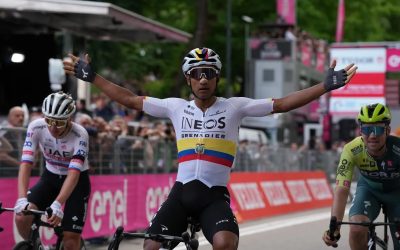 Ecuatoriano Jhonatan Narváez vence a Tadej Pogacar en la primera etapa del Giro de Italia