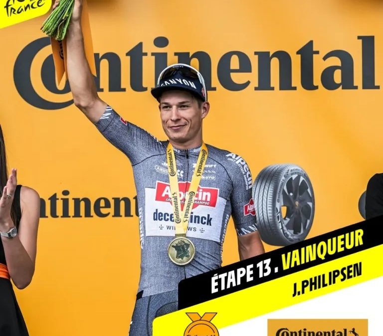 En una loca etapa del Tour, Jasper Philipsen vence a Wout van Aert
