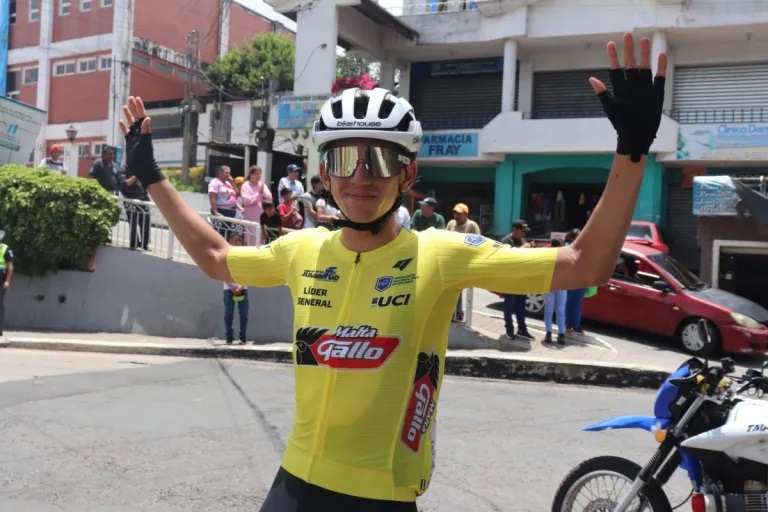 Camilo Castillo y su club Colombia Potencia de la Vida arrasan en la Vuelta de la Juventud en Guatemala