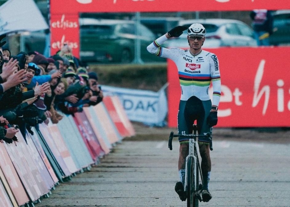 Van der Poel and Ceylin del Carmen dominate in the CX World Cup in Zonhoven