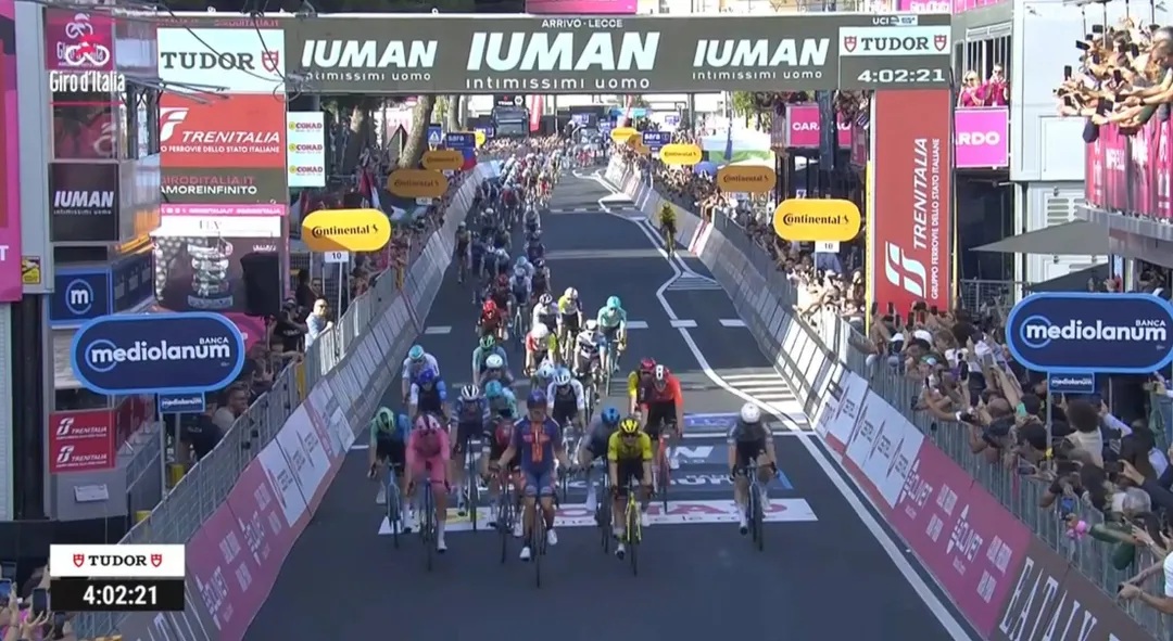 Casper van Uden sorprende y se lleva la cuarta etapa del Giro de Italia