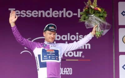 Ethan Hayter arrebata el liderazgo a Juan Sebastián Molano tras ganar la crono del Tour de Bélgica