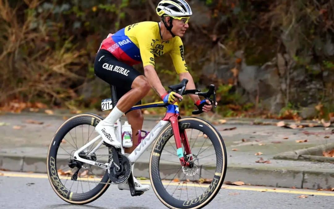 Orluis Aular finished third in the first stage of the 2025 Vuelta a España