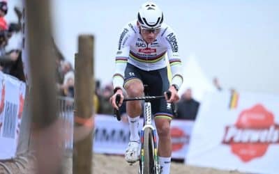 Van der Poel impone su ley en Amberes en el primer duelo del año con Van Aert