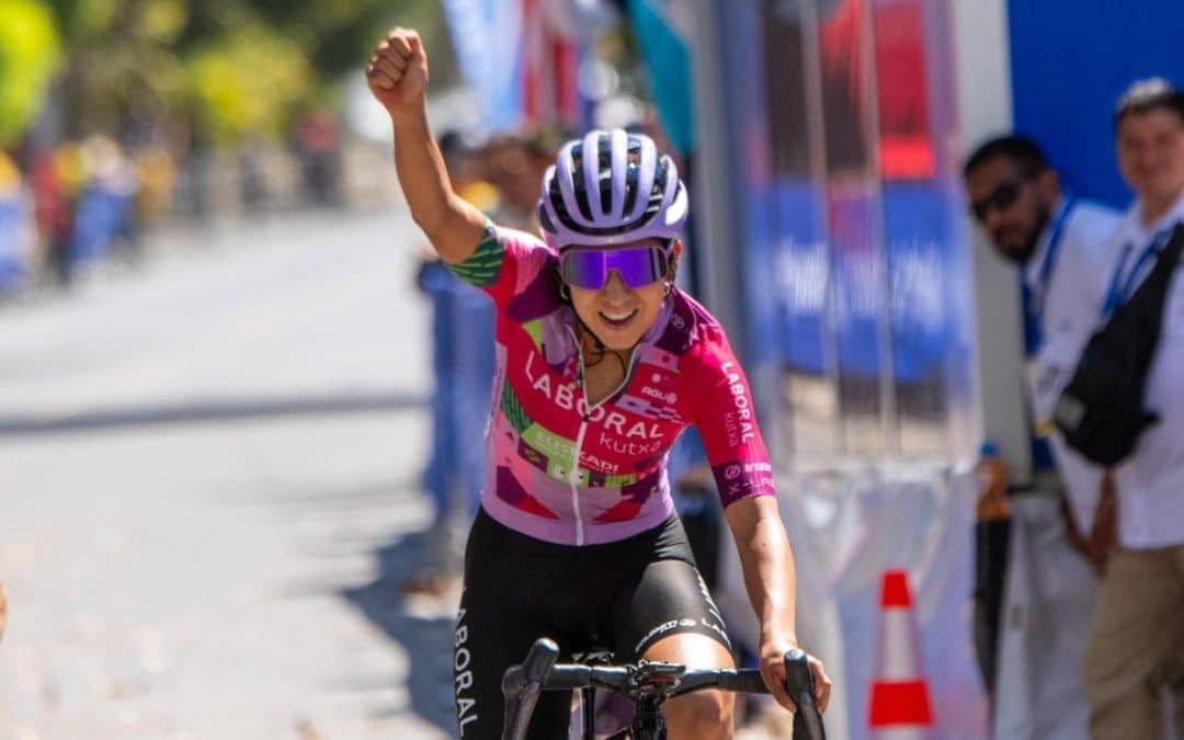 Paula Patiño continues her winning streak, defeating Francesca Hall in the Grand Prix Longitudinal del Norte