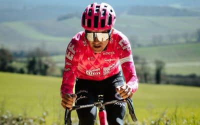 Carapaz queda detrás de Tadej Pogacar en jornada inaugural de la Vuelta a Suiza 2026